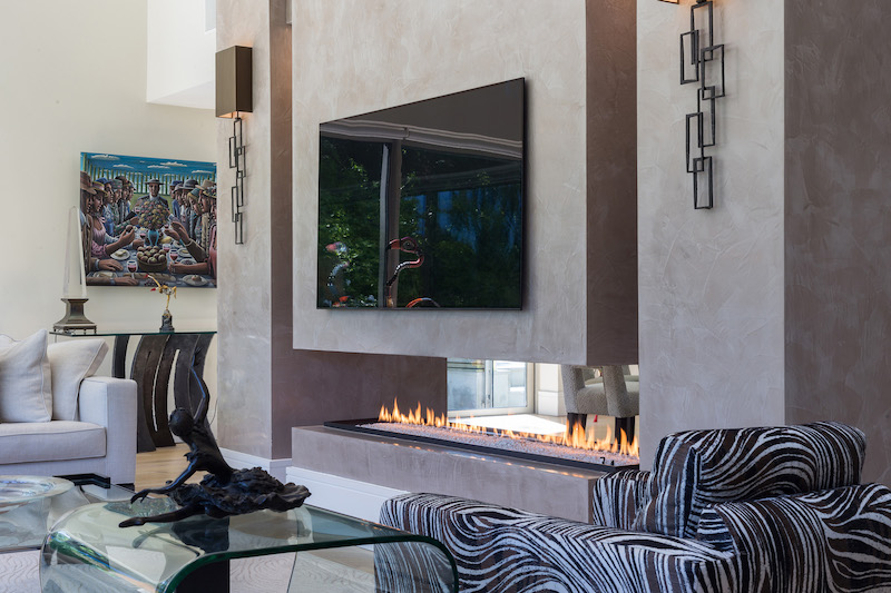 Boley gashaard. Doorkijkhaard van Boley met lijnvuur tussen zitgedeelte en eetkamer #gashaard #haardeninspiratie #gashaarden #boley