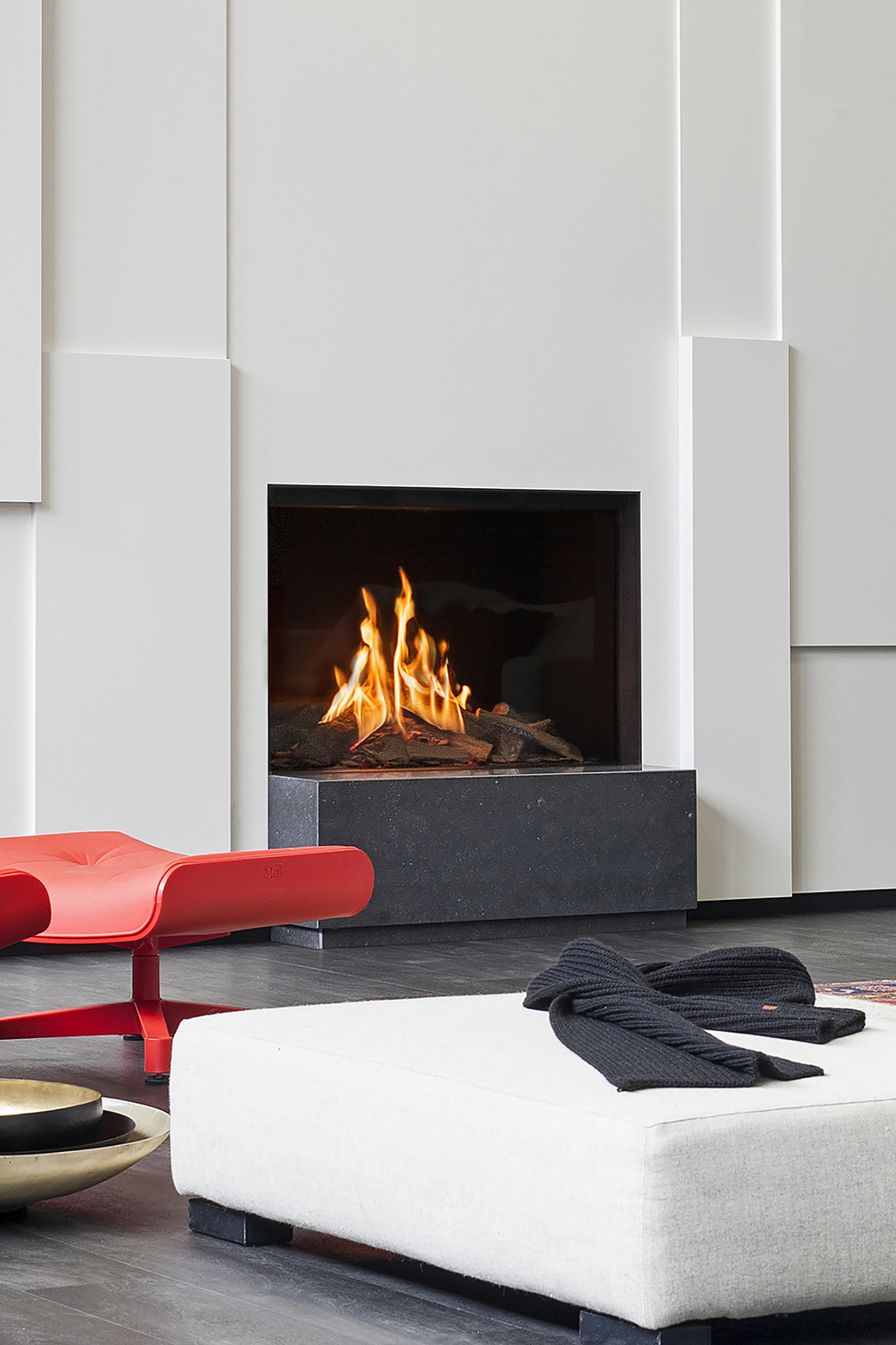 Faber gashaard MatriX 650i met echte vlammen. De brandende keramische houtstammen van Logburner 2.0 geven een nóg realistischer houtvuurbeleving. De haard heeft maar liefst vijf branders die in- en uitschakelbaar zijn. 