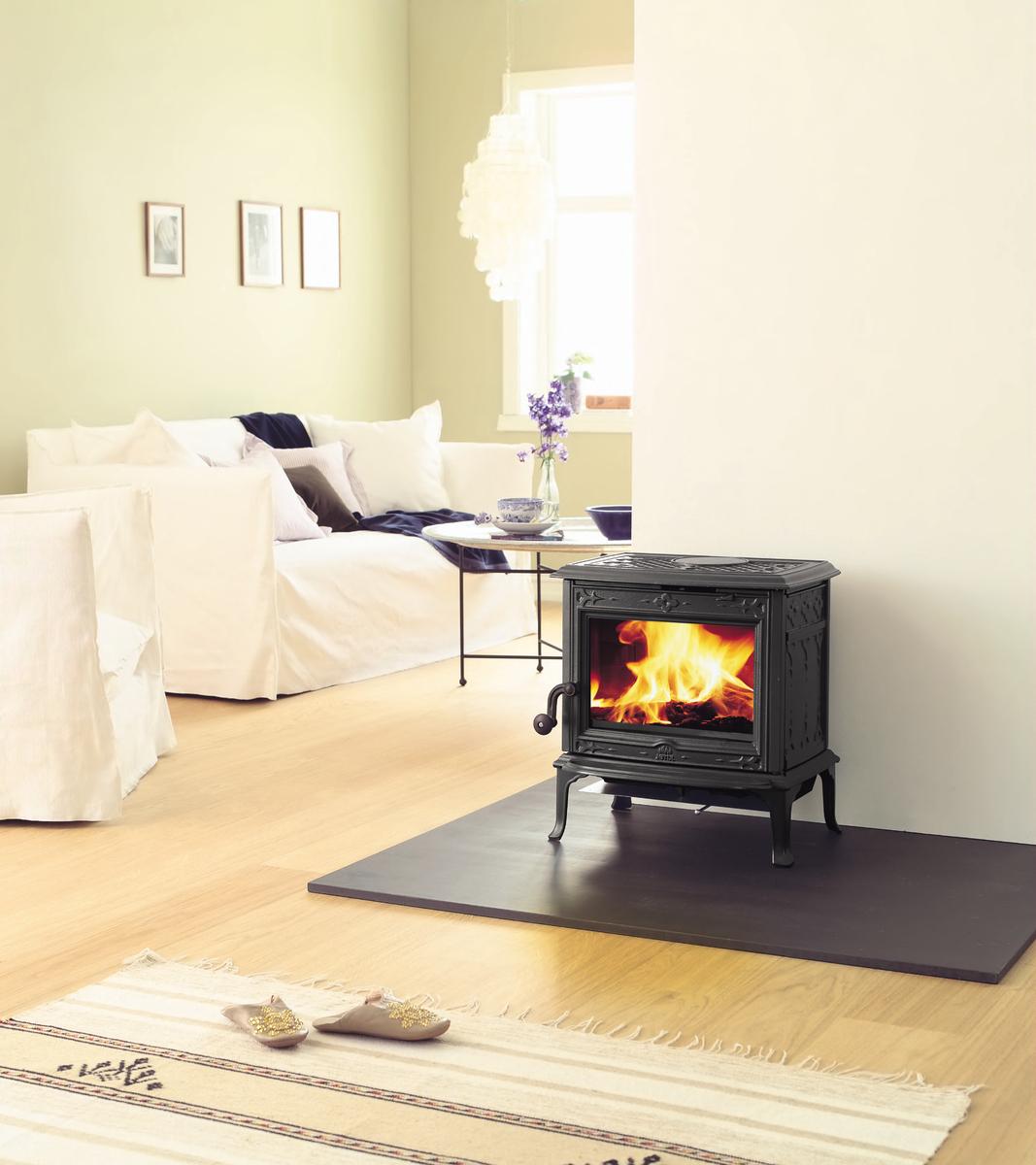 Houtkachel Jotul F100 scandinavisch interieur