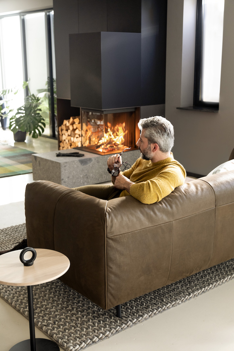 Kalfire driezijdige gesloten houthaard als roomdivider #haard #houthaard #interieur #interieurinspiratie #kalfire