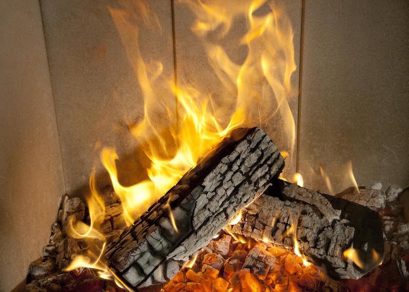 Tips om goed en verantwoord te stoken. Zo steek je de haard aan #haard #haardvuur