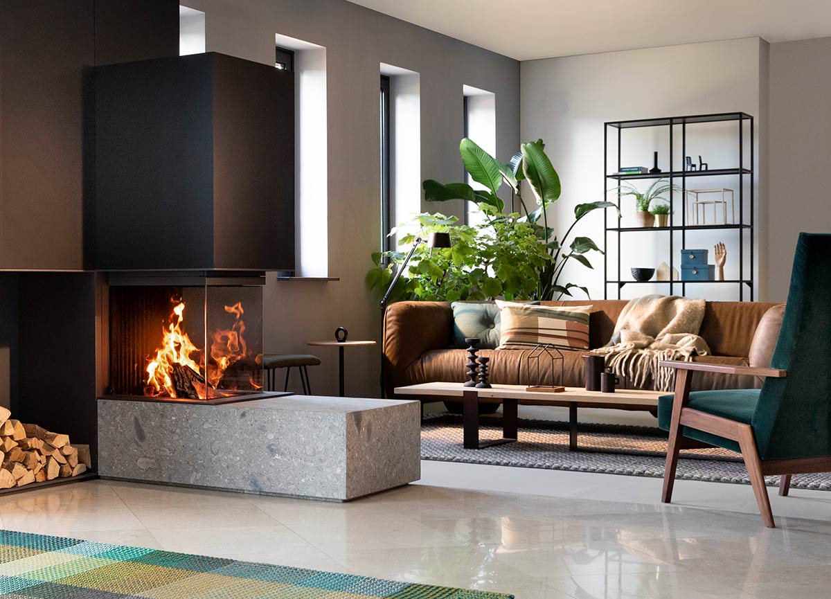 Houthaard, inbouwhaard, designhaard, haard op maat. W35 / 50 R van Kalfire #houthaard #haard #designhaard #inbouwhaard #driezijdigehaard #kalfire #interieur #interieurinspiratie
