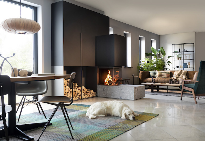 Kalfire gesloten houthaard. De Kalfire W53/50R behoort tot de milieuvriendelijkste houthaarden ter wereld en bevat verschillende duurzame en vooruitstrevende technieken. #kalfire #houthaard #geslotenhouthaard #interieur