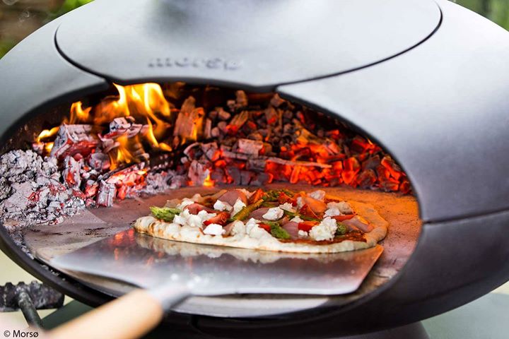 Morso pizzaoven met pizzaspatel #buitenhaard #pizzaoven #grill #barbecue