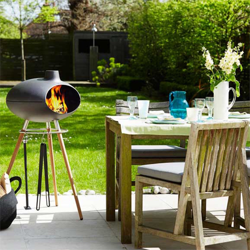 Tuinhaard pizzaoven en bbq ineen uit de Morso living collectie. Buitenhaard Forno #buitenkoken #tuin #buitenleven #tuinhaard #buitenhaard #bbq #barbecue