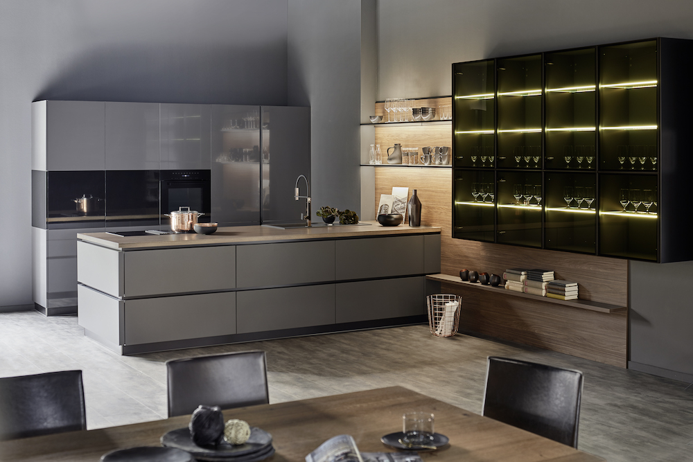 Warendorf keuken design. Designkeuken met kookeiland en unieke vouwkast van Warendorf #keuken #keukendesign #designkeuken #warendorf #kookeiland #keukenkasten