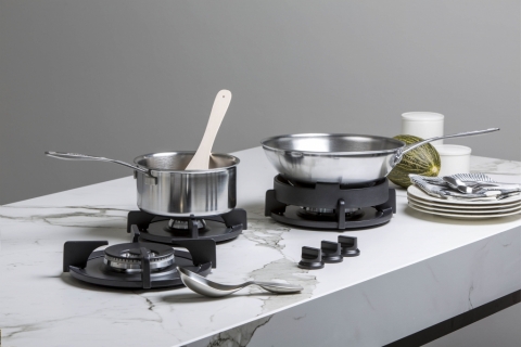 Pitt Cooking in een keukenblad met marmerlook - Dekton werkblad via Arte