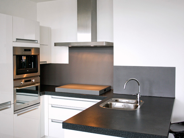 Multifunctionele afdekkap voor de kookplaat van Bokmerk voor meer werkruimte en ook te gebruiken als dienblad