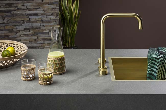 DecorTop keukenblad met de looks en structuur van een stenen werkblad. Gecombineerd met GreenPanel een luxe en duurzaam alternatief voor keukenbladen #dekker #dekkerzevenhuizen #decortop #greenpanel #keuken #keukeninspiratie #duurzaam #keukenblad