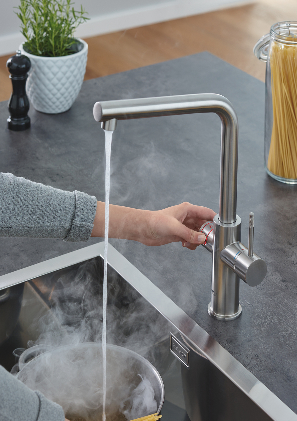 Grohe Red kokendwater kraan met standby-functie voor minder energieverbruik en elektronische ChildLock-beveiliging #keuken #keukenkraan #kokendwaterkraan #grohe