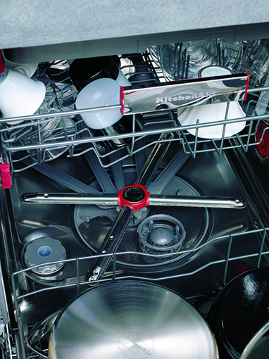 De nieuwe afwasmachine van KitchenAid heeft een Dynamic Dry functie en zorgt voor een perfecte en droge vaat in 60 minuten. Tot 30%minder energieverbruik