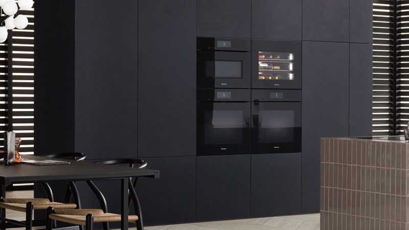 Miele inbouwapparaten met de Miele inbouw-wijnklimaatkast van 45 centimeter geschikt voor 18 wijnflessen #wijnklimaatkast #inbouwapparaten #oven #miele