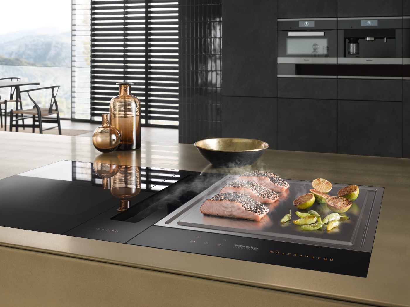 Inductiekoken en TeppanYaki het kan allemaal met de Smartline kookmodules van Miele met werkbladafzuiging. En je kan de kookplaat helemaal naar wens samenstellen #keuken #koken #kookplaat #keukenverbouwen #miele