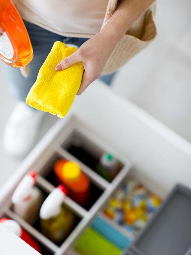 Ordelijk afval scheiden in de keuken met de afvallade en Orgalux lade-indeling via van Hoecke #afval #afvalscheiden #keuken #keukenidee #orgalux