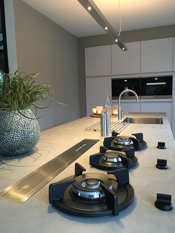 Pitt Cooking kookeiland. Keuken van Windhagen design keukens #keuken #pittcooking #kookeiland