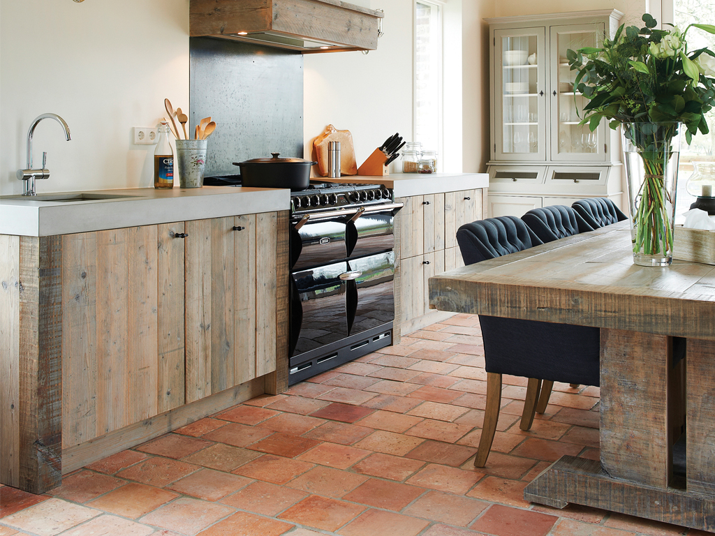 Landelijke keuken. Houten keuken met AGA fornuis. RestyleXL #landelijk #keuken