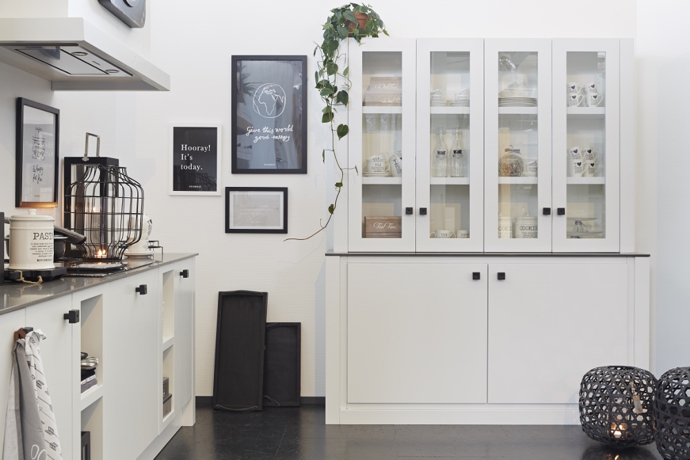 Witte houten keuken van Riverdale met bijpassende buffetkast