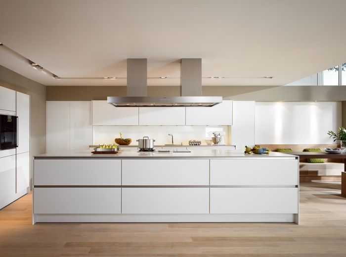 Siematic pure keukens met heldere lijnen en strakke vormen ...