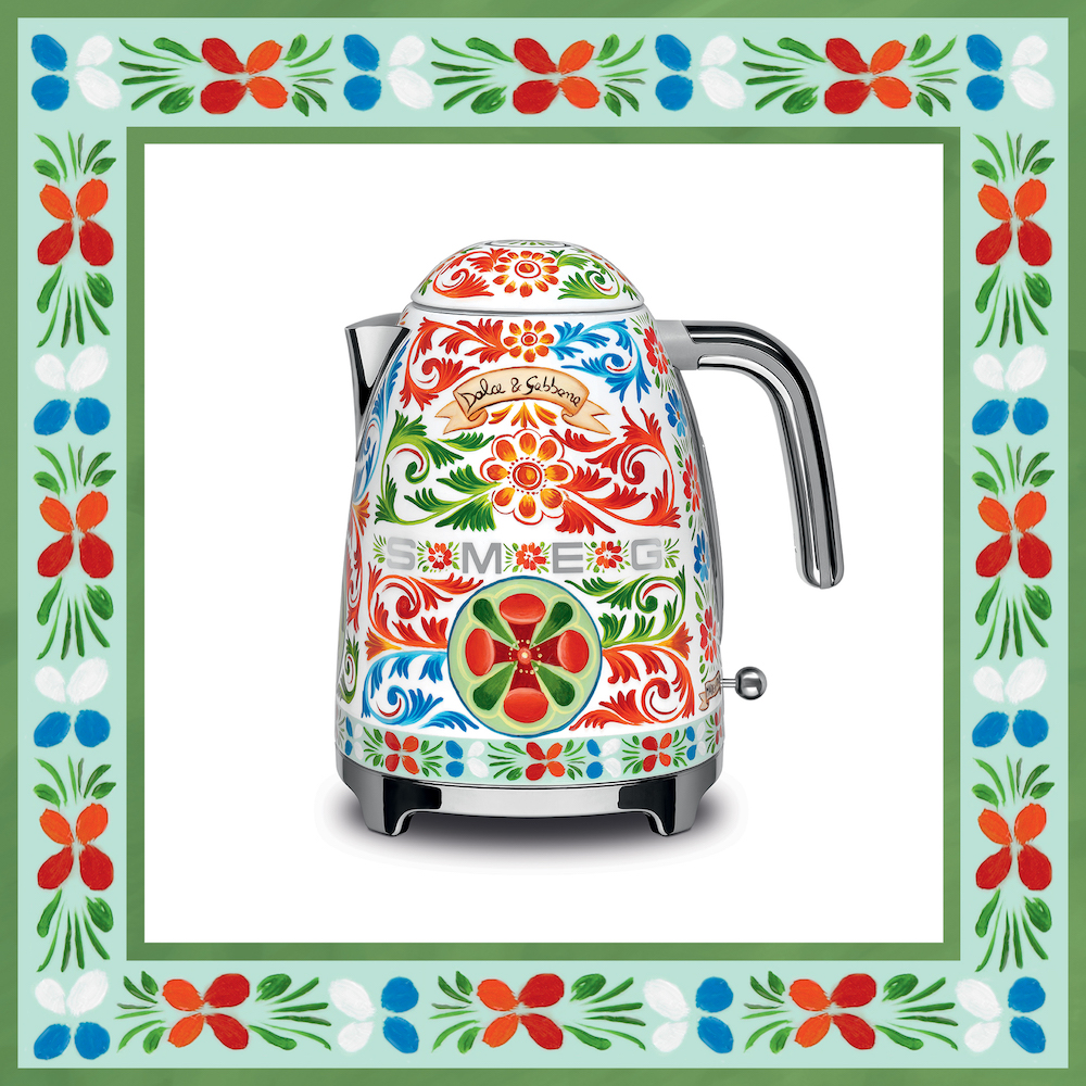 Smeg waterkoker 50's style - design Dolce&Gabbana collectie Sicily is my love #keuken #keukenapparaten #DGsicilyismylove