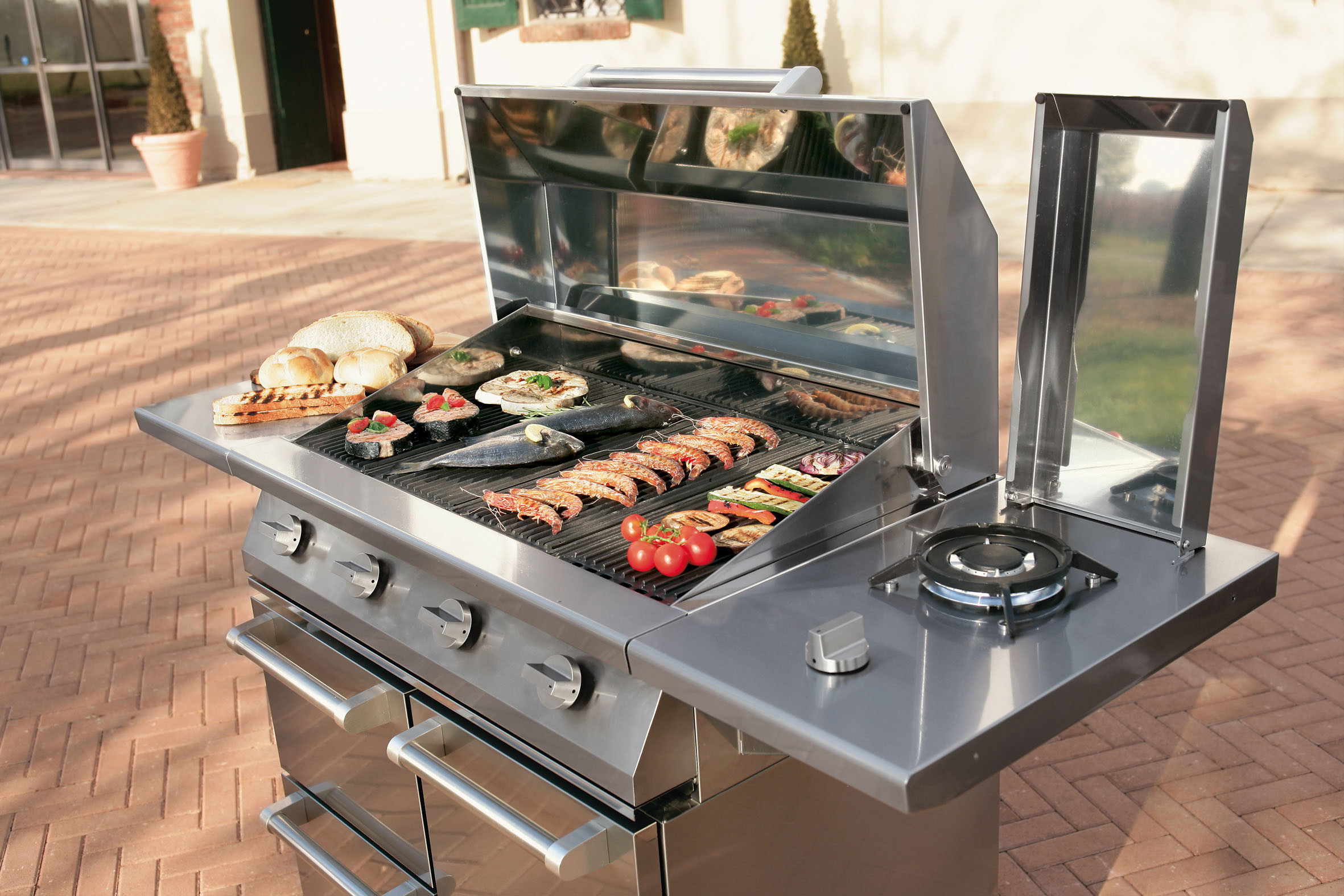 Buitenkeuken BBQ met uitbreidingsmogelijkheden met modular system van kasten, lades en meer. Steel Cucine #buitenkeuken #tuin #steelcucine