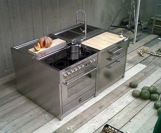 FotoItaliaanse fornuizen met bijpassende keuken modules van Steel