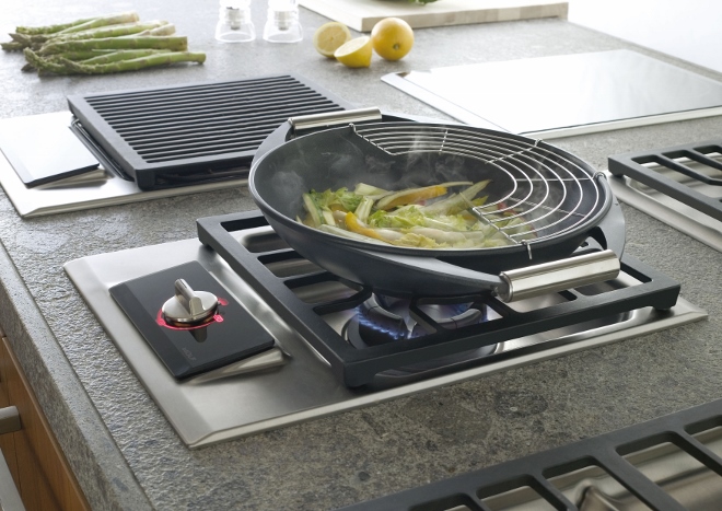 Koken met wok SubZero Wolf