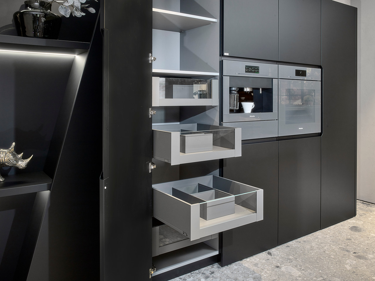 Keukenkasten van Snaidero Vision keuken. Italiaans design te bewonderen in de showroom van Tieleman Keukens #snaidero #snaiderovision #keuken #keukendesign #keukeninspiratie