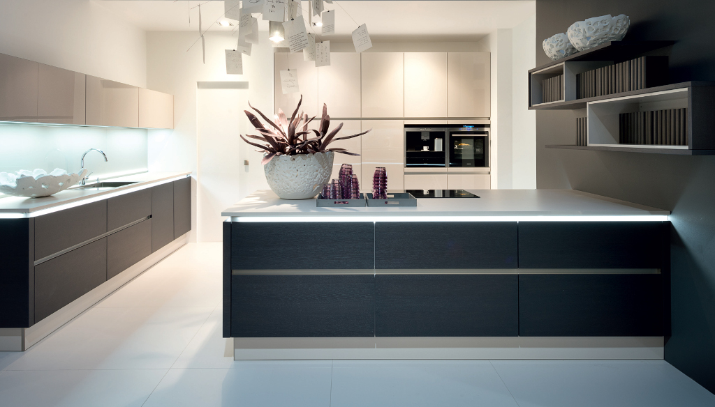 Logic keuken met fronten van eiken houtstructuur via keukenspecialist.nl