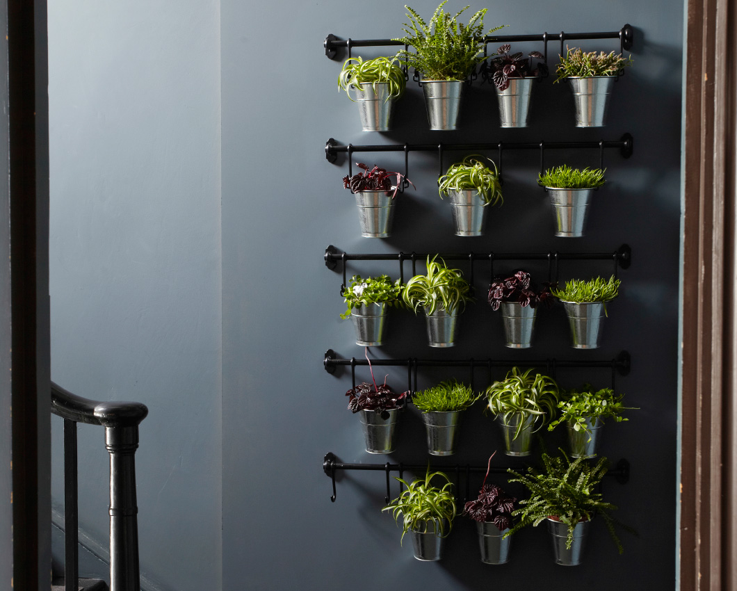 Keukentrends 2017 - planten en verse kruiden in de keuken met Falsterbo wandrek #keuken #trends #ikea