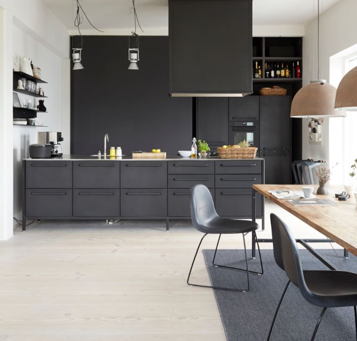 Zwarte keuken met Scandinavisch design. Vipp kitchen Concept