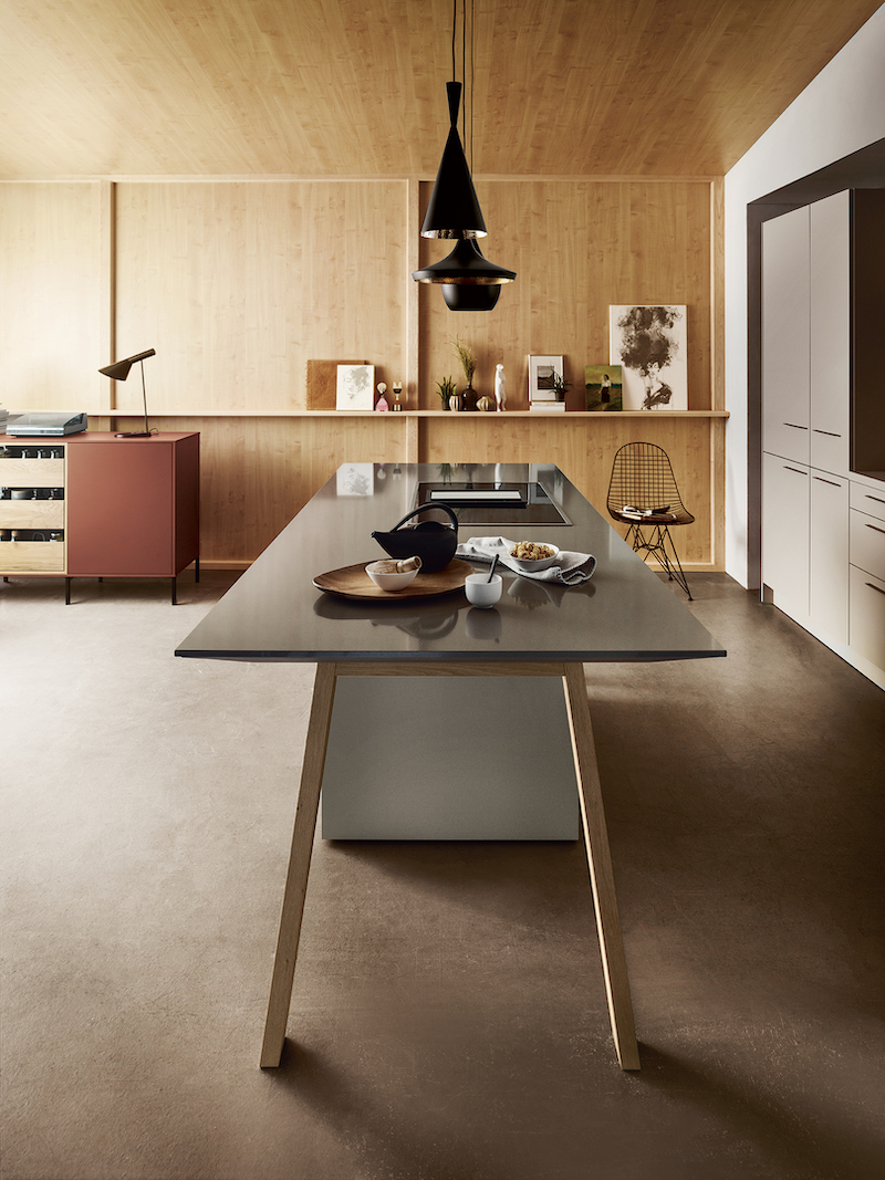 Foto Stijlvol voor de open keuken: kooktafel met werkbladafzuiging FotoStijlvol voor de open keuken: kooktafel met werkbladafzuiging