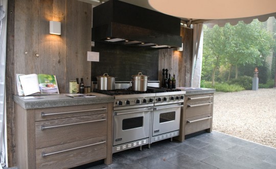 Heerlijk buiten koken met de mooiste buitenke UW keuken.nl De vele mogelijkheden van de buitenkeuken UW keuken.nl