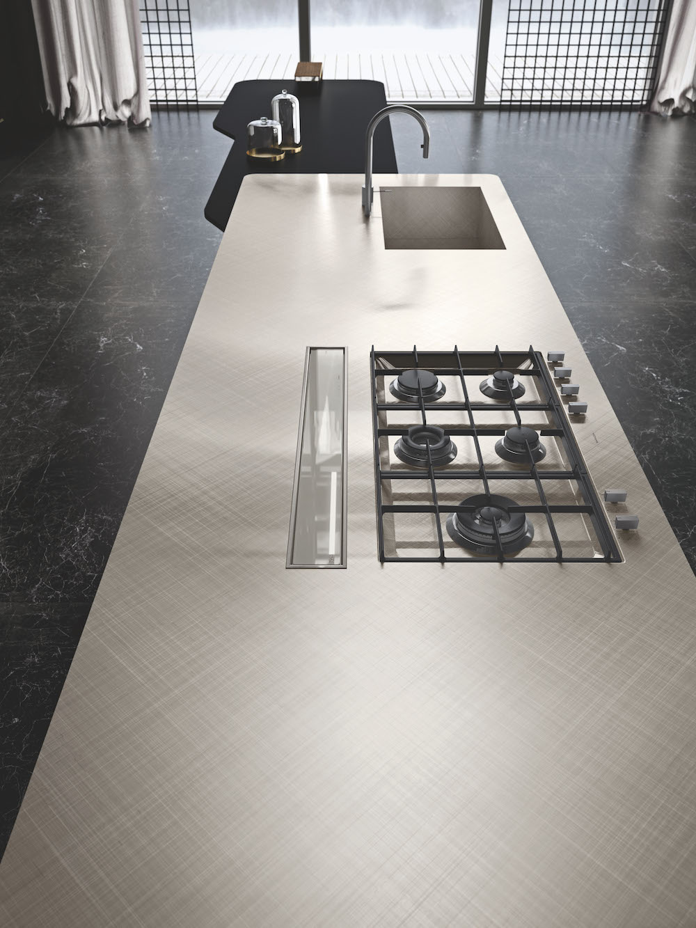 Kookplaat met downdraft kookafzuiging in kookeiland van Italiaanse designkeuken Snaidero Vision #snaidero #snaiderovision #designkeuken #keuken #kookplaat #madeinitaly