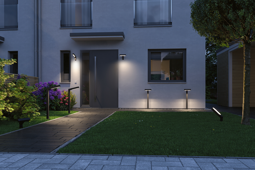 Tuin in de spotlights. Zo maak je het beste lichplan voor je tuin en terras #tips #tuin #terras #tuinverlichting #lichtplan #buitenverlichting #tuinidee #tuininspiratie