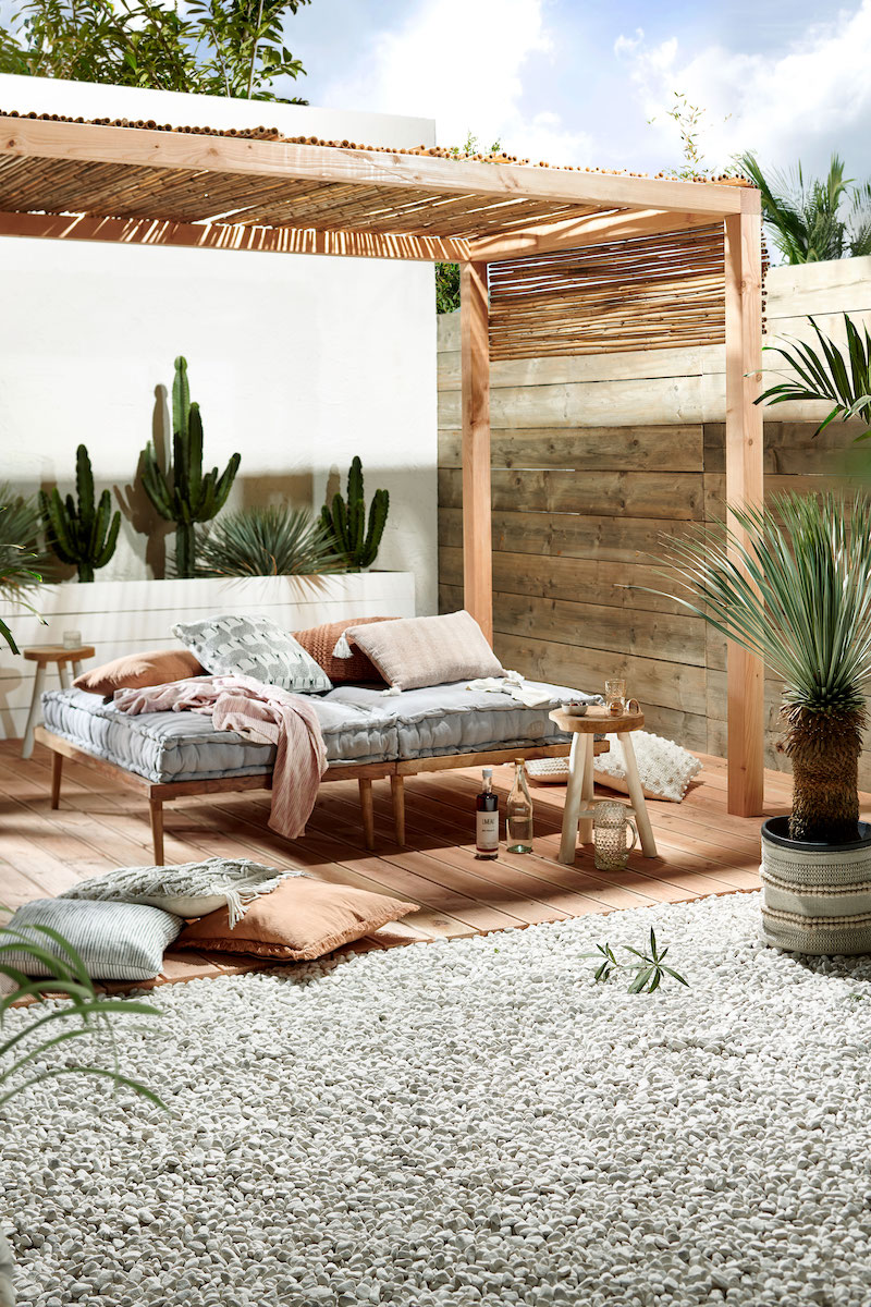 Tuininspiratie 2019. Veranda - overkapping met daybeds #tuinmeubelen #tuininspiratie #tuin #karwei #daybeds #loungehoek #veranda #overkapping #pergola