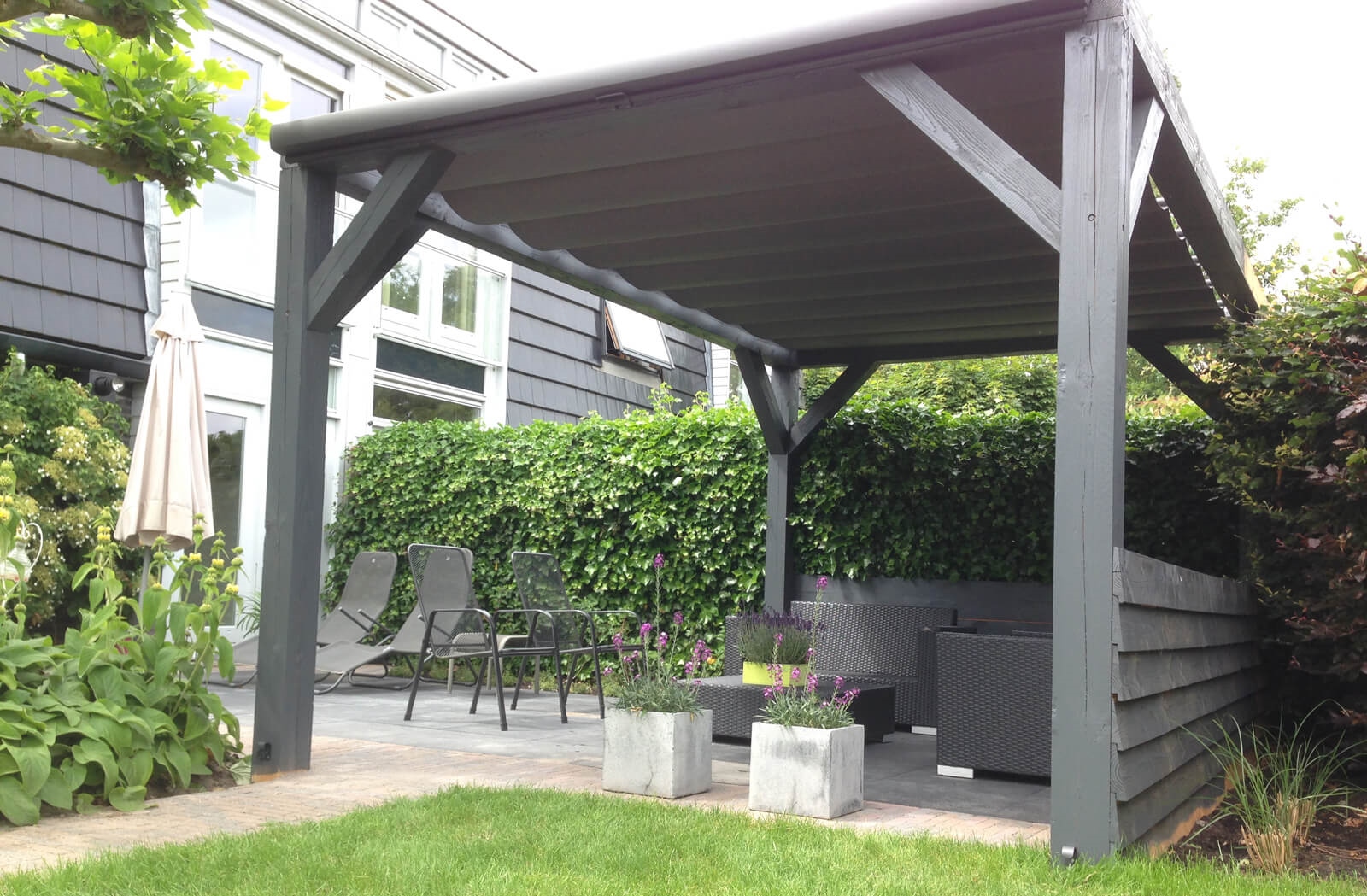 Outdoor luxury! LuxxOut Solem overkapping met zonwering #blog #tuin