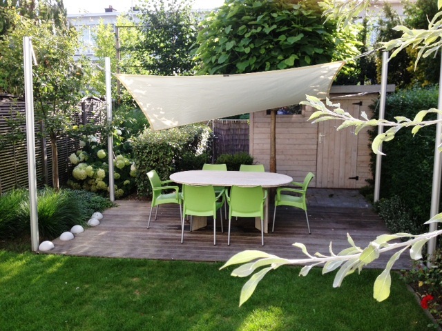 Schaduwdoek in de tuin #tuininspiratie #tuin #zonwering #schaduwdoek #zonz