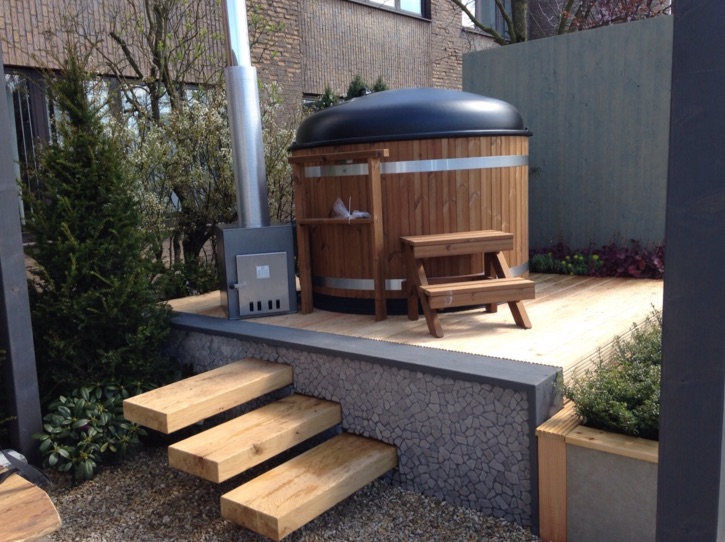 Hottub in de tuin. Hottub van kunststof Cozy via Hottub Select.nl #hottub #tuin #tobbe #tuininspiratie