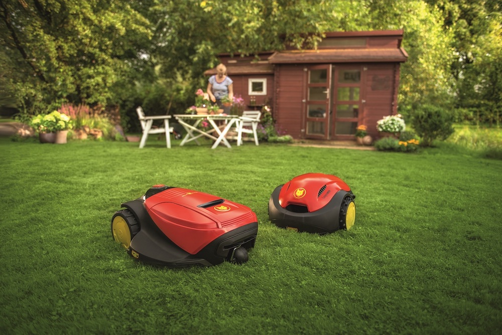 Robotmaaiers Loop M1500 Connect en de compacte S500 Connect. #robotmaaier #wolfgarten #tuin #gras #grasmaaien