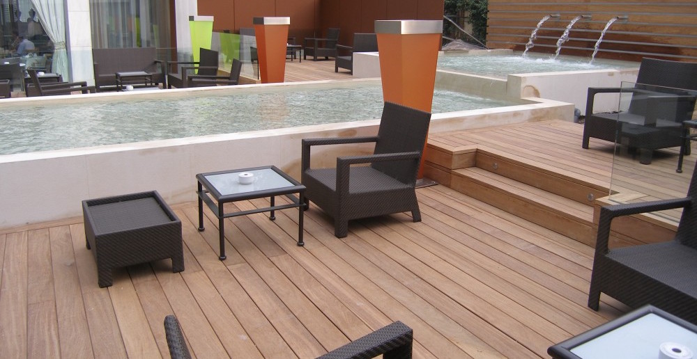 Houten terrasplanken en houten vlonders voor het terras. Exterpark terrassysteem via Zeno Products #tuin #terras #zeno