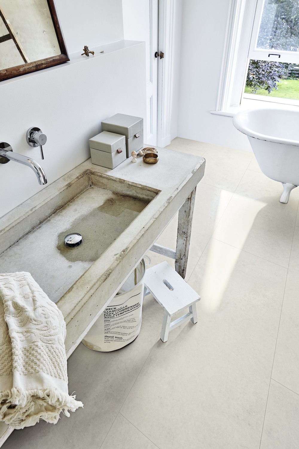 Vinylvloer zonder vinyl in de badkamer. Ecologische 4-in-1-vloer Meisterdesign #badkamer #badkamervloer #meisterdesign #meister #vinylvloer #ecologisch