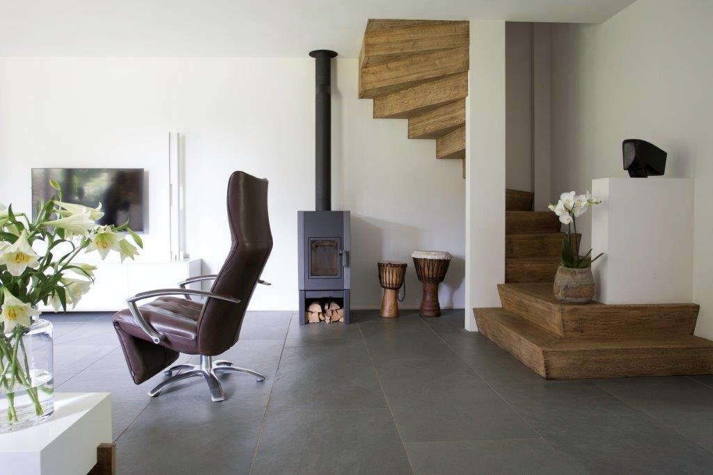 Natuursteen vloer - grote tegels leisteen Himalaya Grey via Nibo Stone