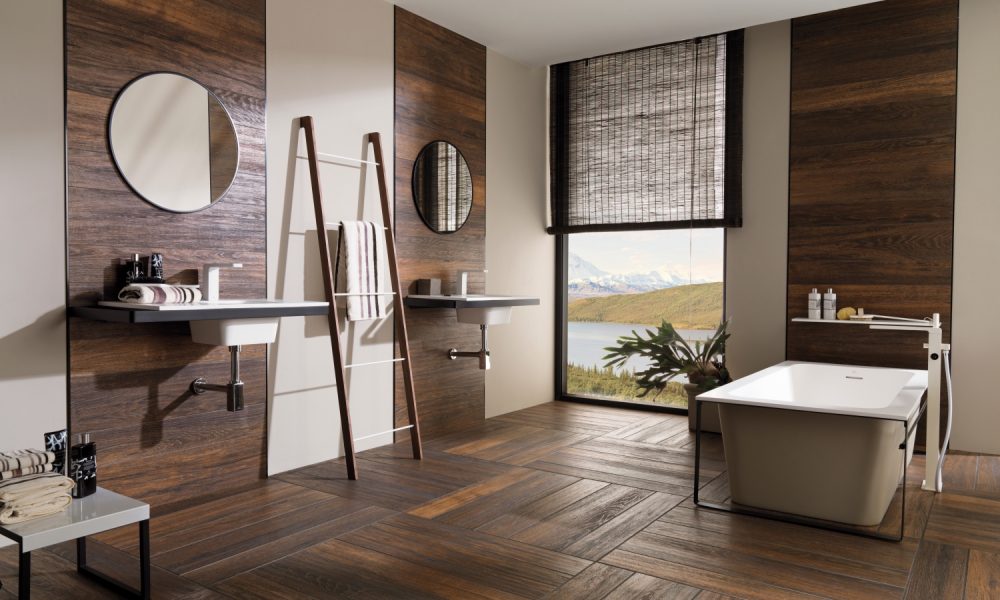 Houtlook in de badkamer met keramische vloertegels met houtlook van Nibo Stone #hout #badkamer