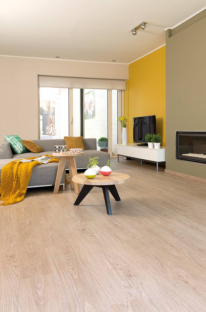 Woonkamer met kunststof vloer - Quick-Step luxe vinyl vloer Livyn