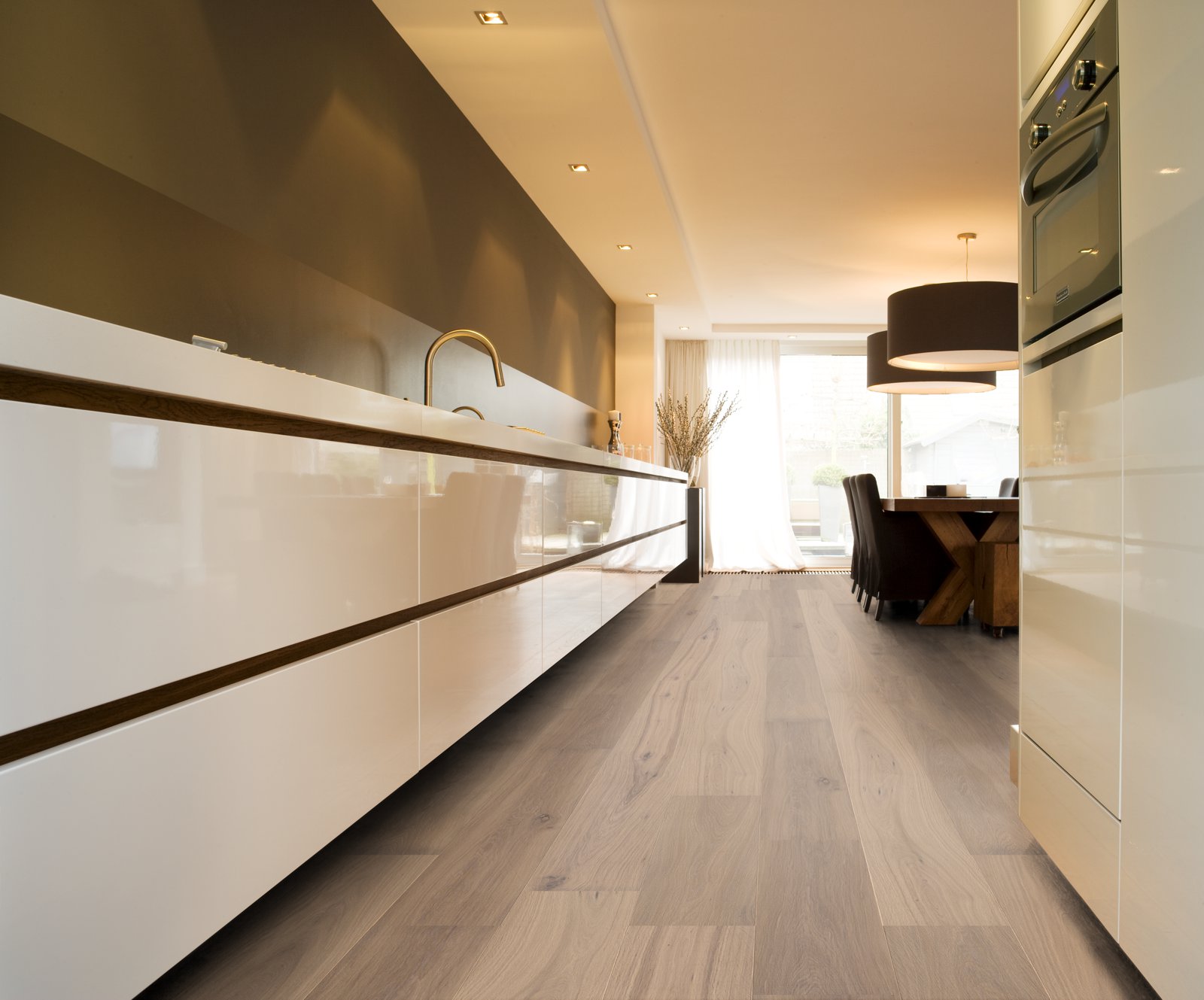 Houten vloer in keuken onderhoud via Solidfloor