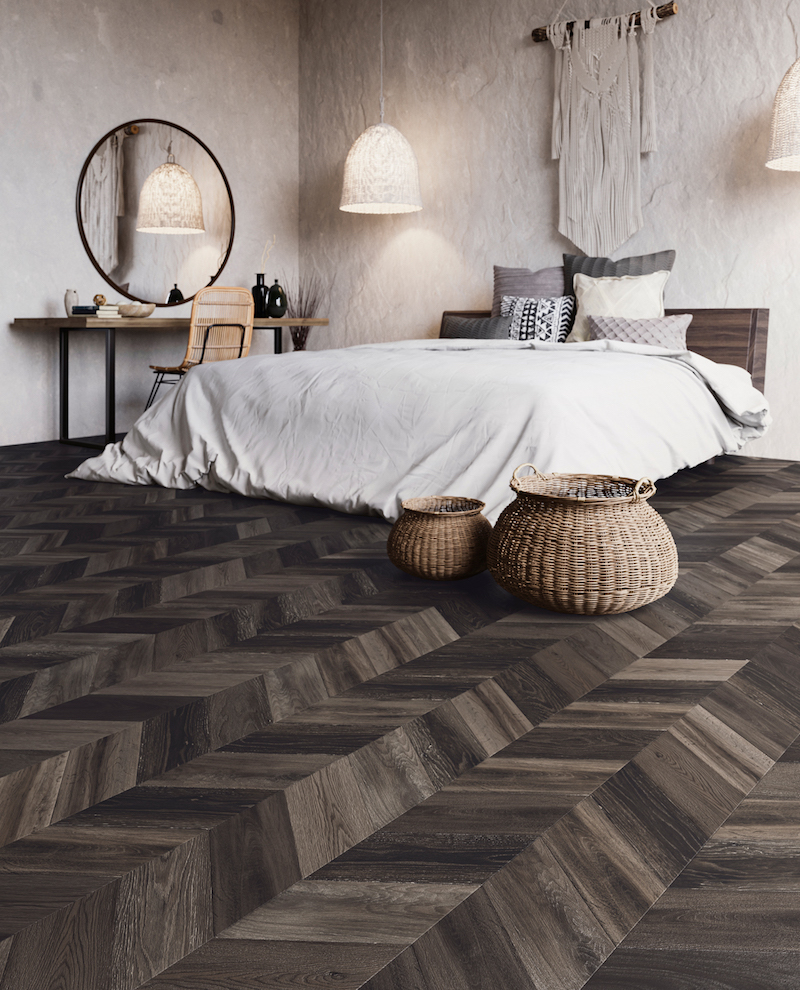 Interieurinspiratie: pvc vloeren met dessin Bohemian met korte Hongaarse punt. Expressive Floors uit de Impress collectie van Moduleo #vloeren #pvcvloer #moduleo #interieur #houtenvloer