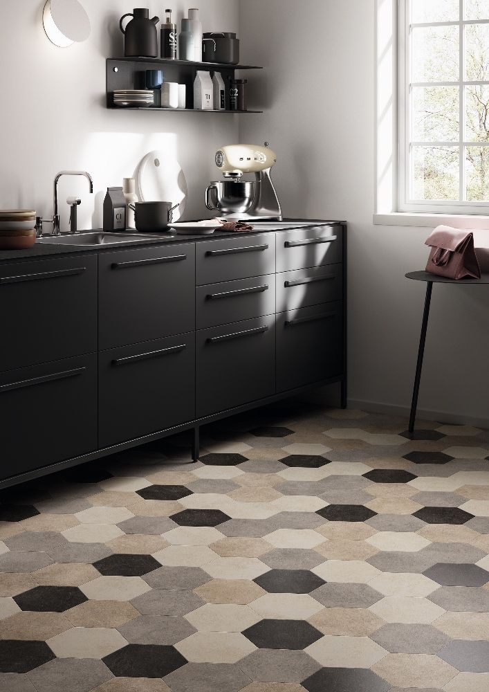 Luxe vinyl vloer in keuken met Hexagon dessin. Moduleo Moods