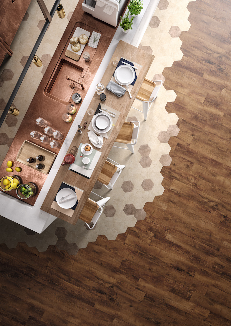 Luxe vinyl vloer in keuken met Hexagon dessin en hout. Moduleo Moods