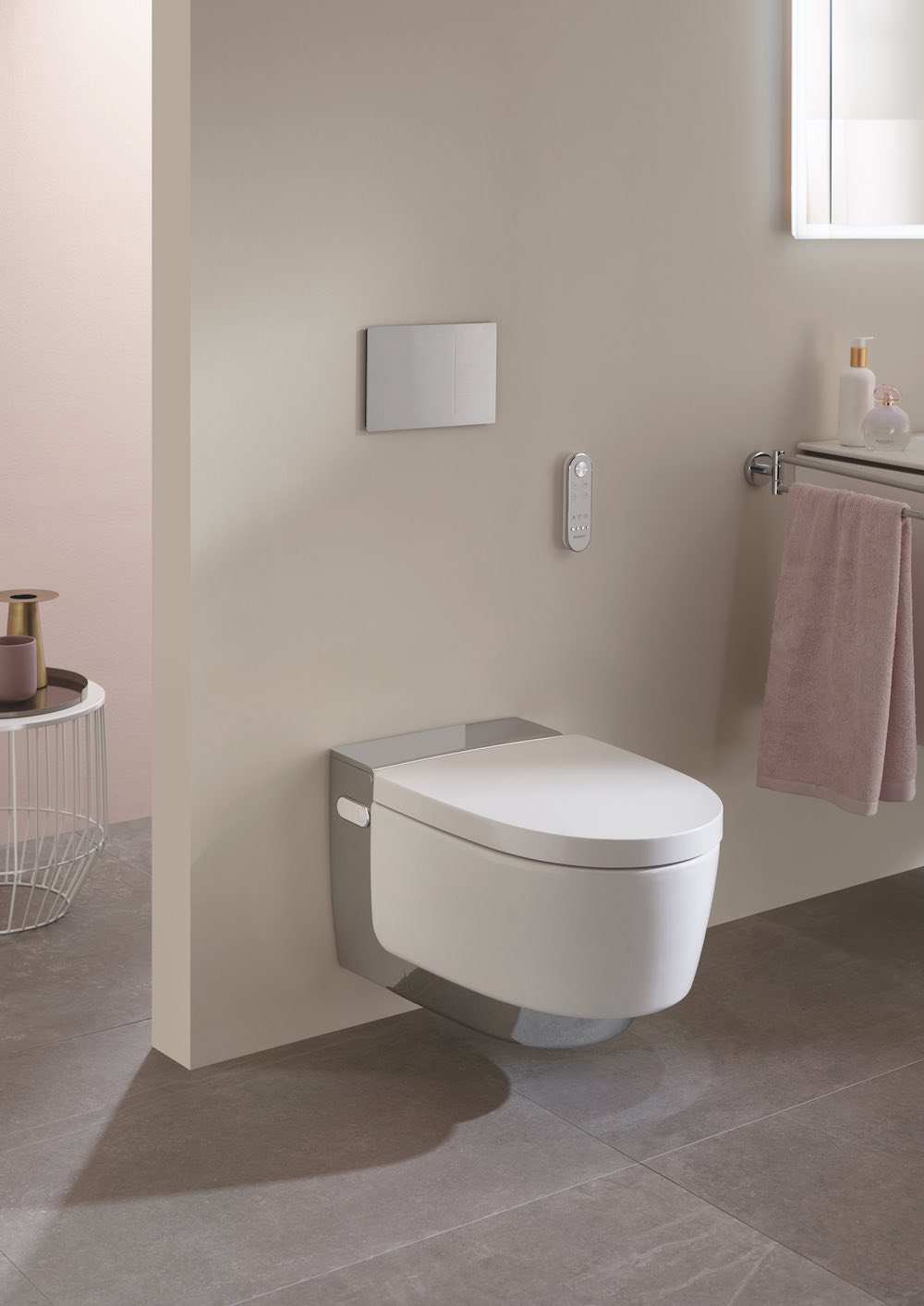 Kleur in de badkamer. Pasteltinten. Douche-wc Aquaclean Mera Geberit #badkamer #inpiratie #kleur