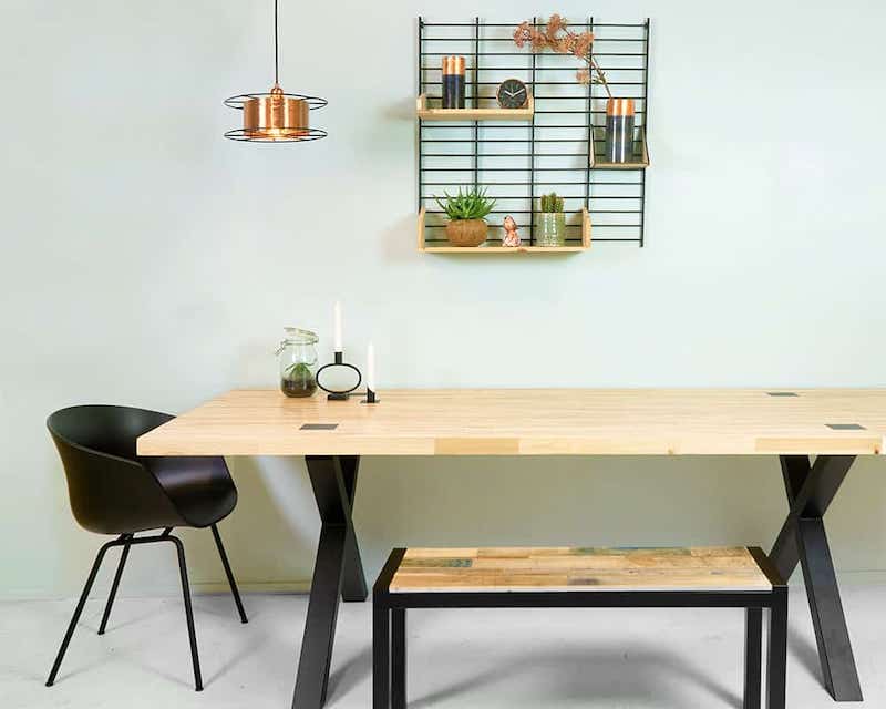 Houten tafel, houten bank en wandrek van Tolhuijs via Wooden Amsterdam #interieur #eettafel #hout